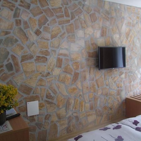 Guest House Korado โรวีน ภายนอก รูปภาพ