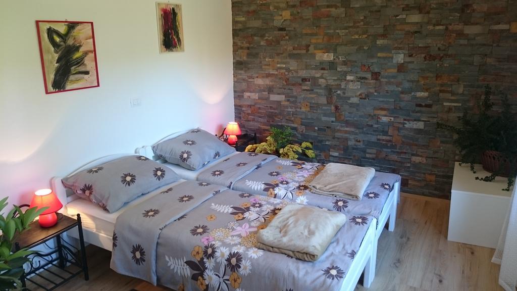 Guest House Korado โรวีน ภายนอก รูปภาพ