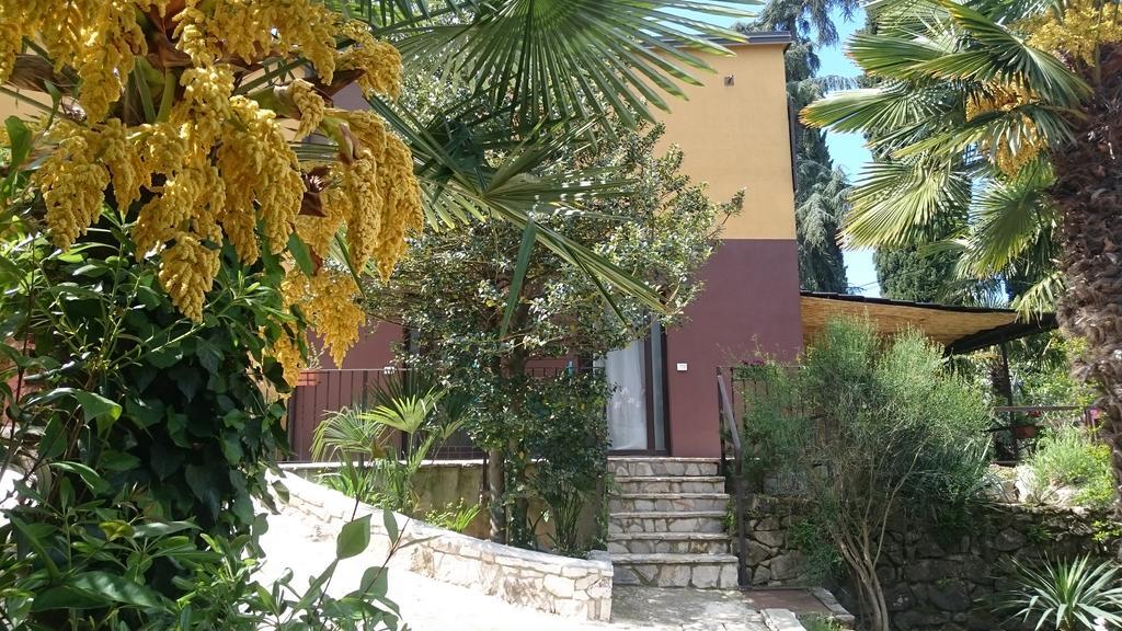 Guest House Korado โรวีน ภายนอก รูปภาพ