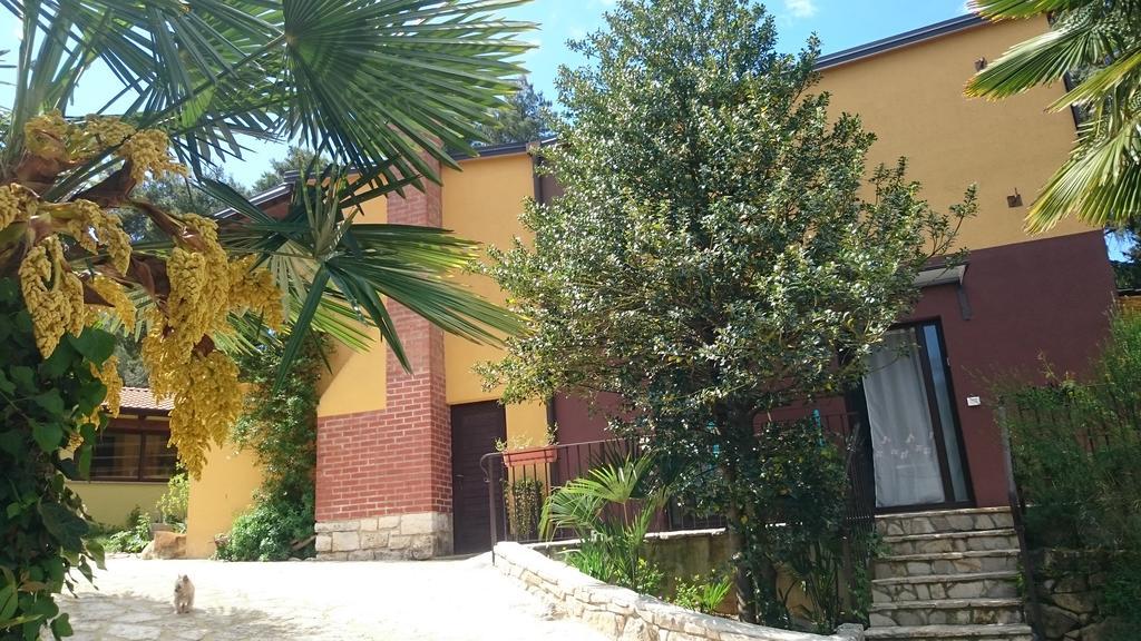 Guest House Korado โรวีน ภายนอก รูปภาพ