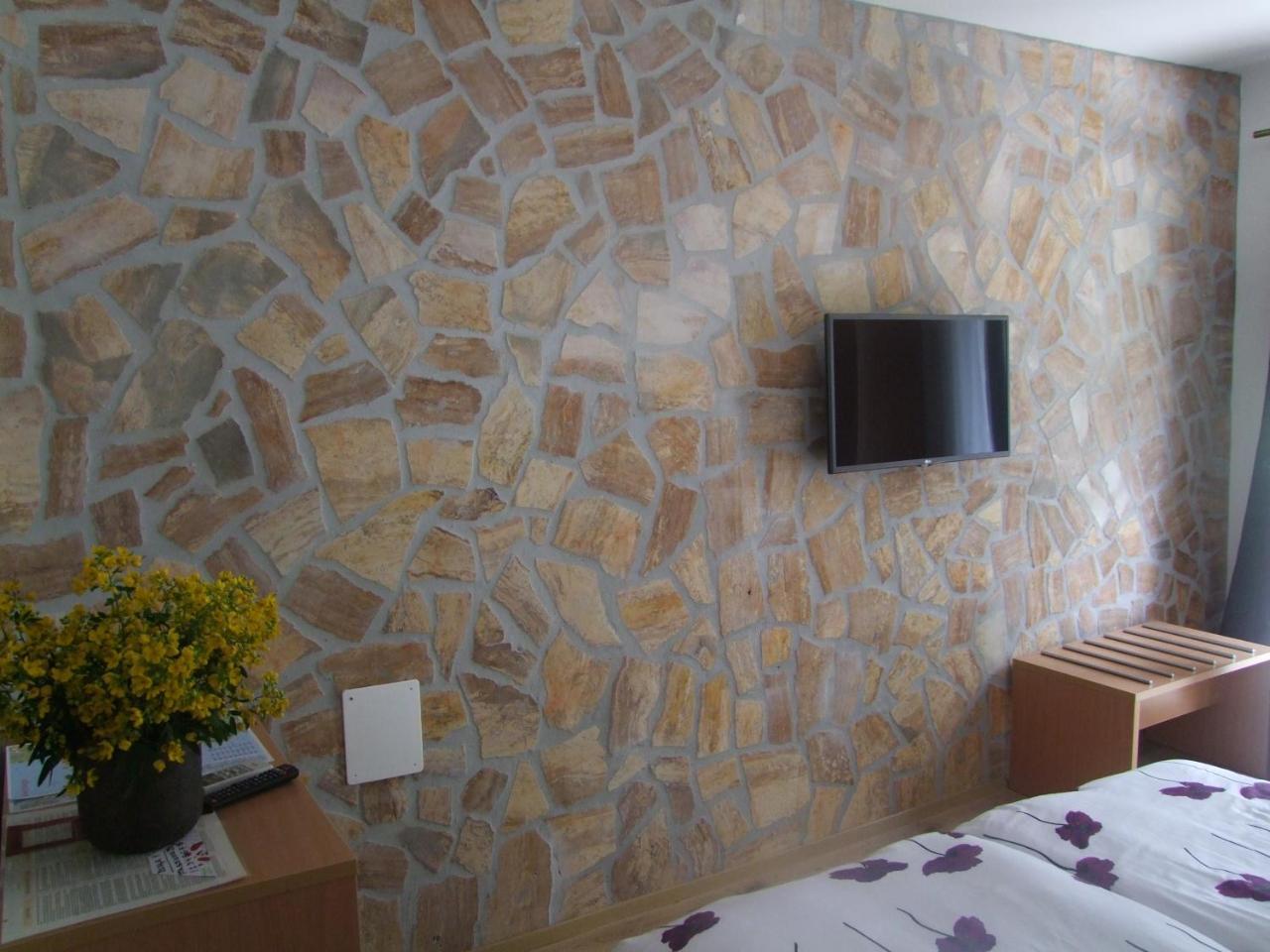 Guest House Korado โรวีน ภายนอก รูปภาพ
