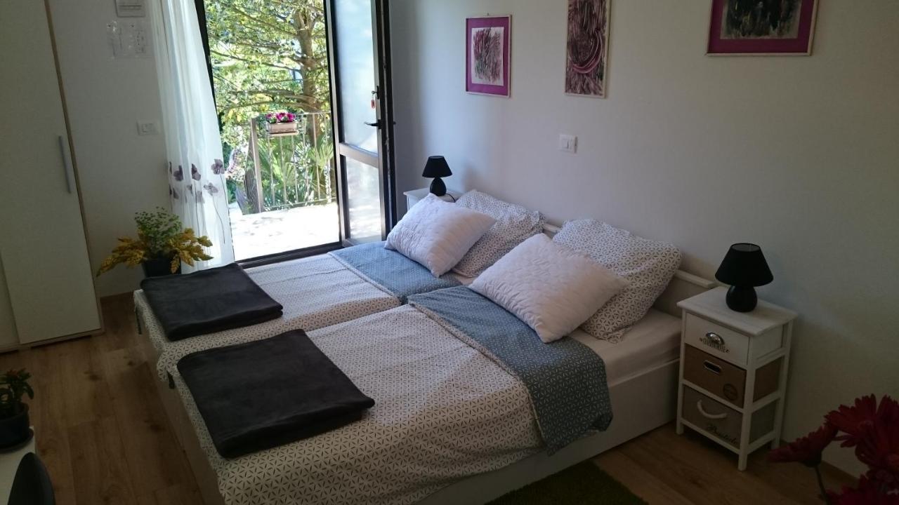 Guest House Korado โรวีน ภายนอก รูปภาพ