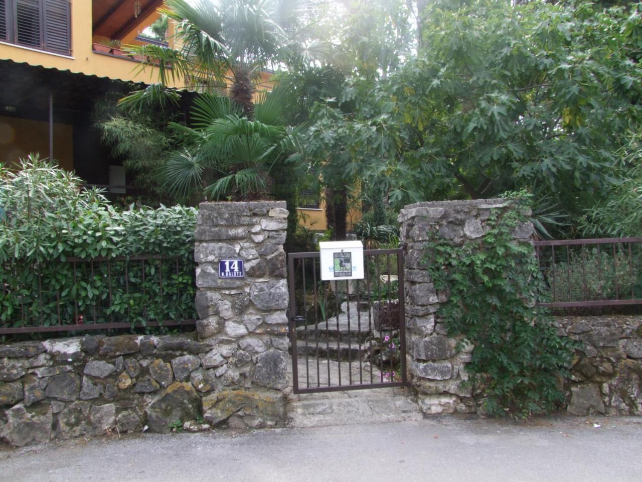 Guest House Korado โรวีน ภายนอก รูปภาพ